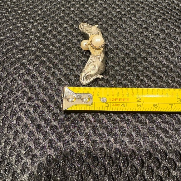 Vintage Elephant Brooch with Faux Pearls - Tribal-Inspired Design - Picture 6 of 8